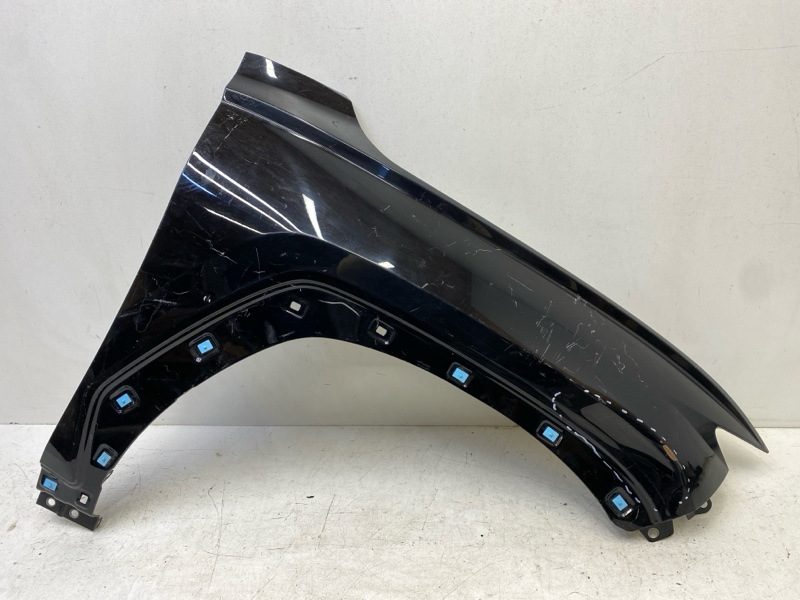 Крыло переднее правое