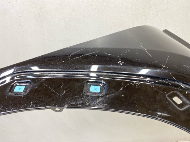 Крыло переднее правое