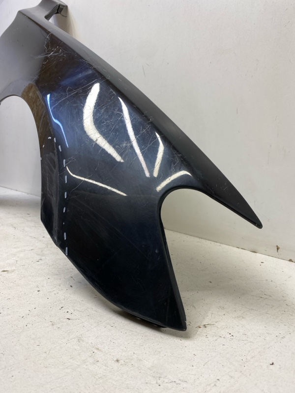 Крыло переднее правое