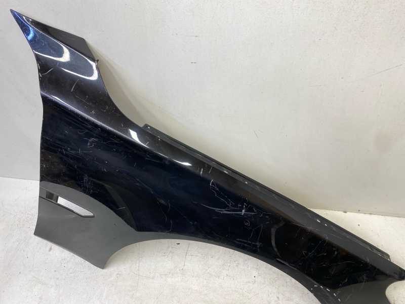 Крыло переднее правое