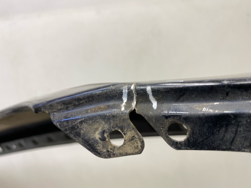 Крыло переднее правое