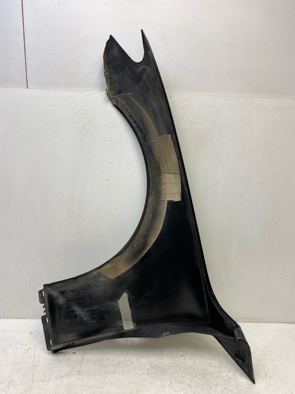 Крыло переднее правое