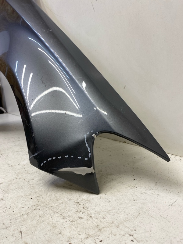 Крыло переднее правое