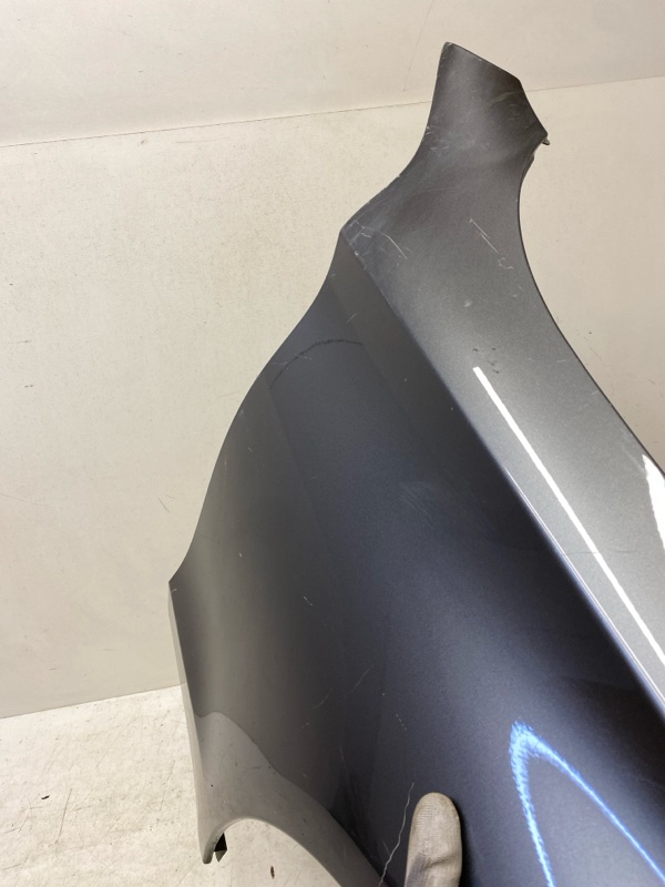 Крыло переднее правое