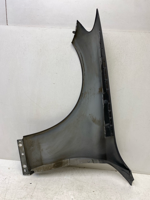 Крыло переднее правое