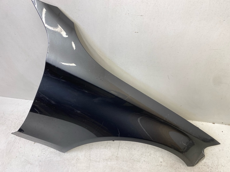 Крыло переднее правое