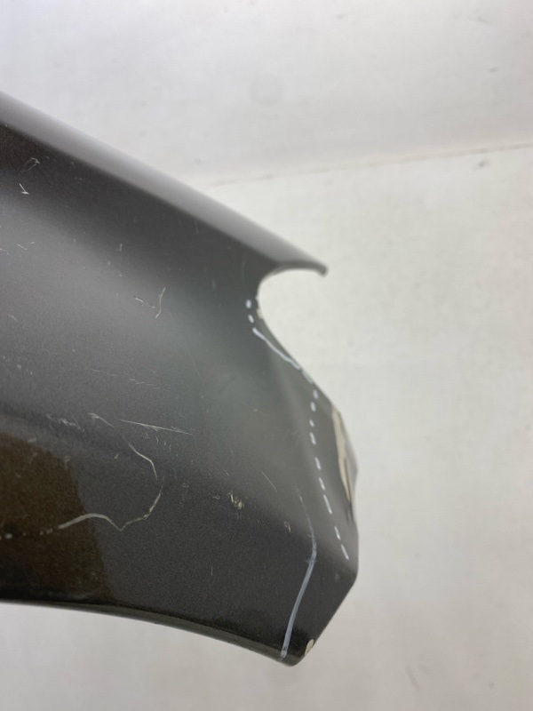 Крыло переднее правое