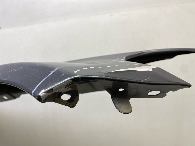 Крыло переднее правое