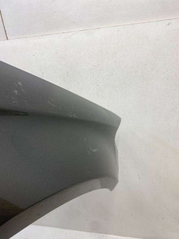 Крыло переднее правое