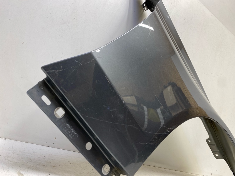 Крыло переднее правое