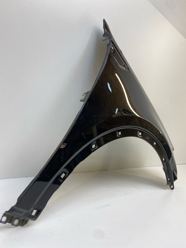 Крыло переднее правое