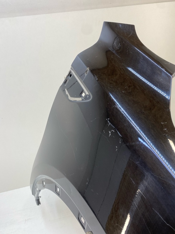 Крыло переднее правое