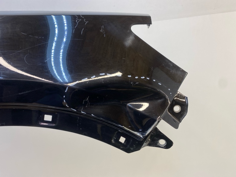 Крыло переднее правое