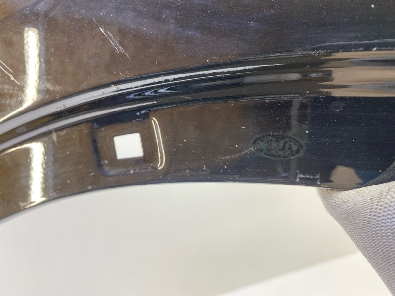 Крыло переднее правое