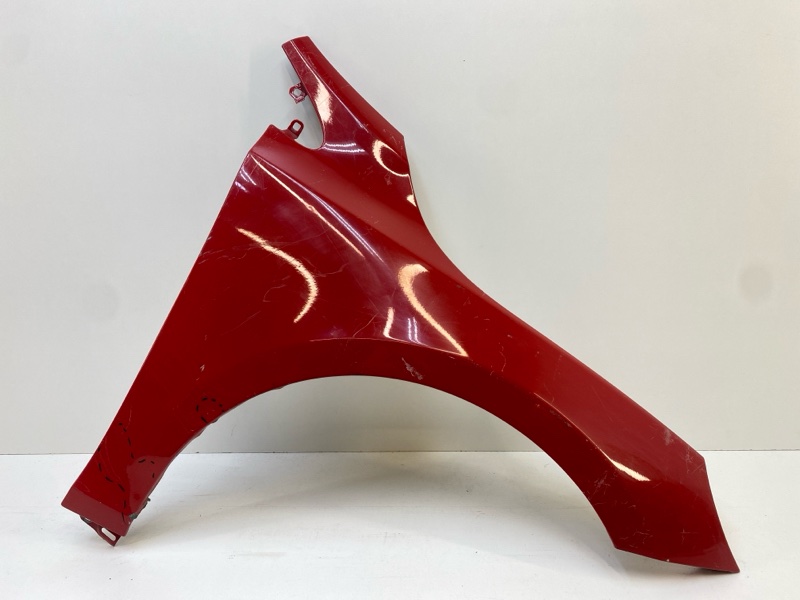 Крыло переднее правое