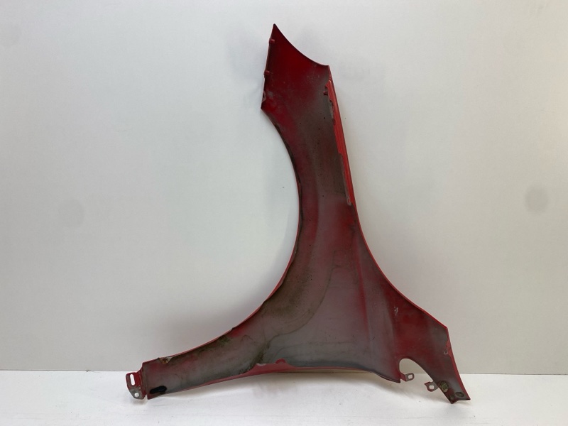 Крыло переднее правое