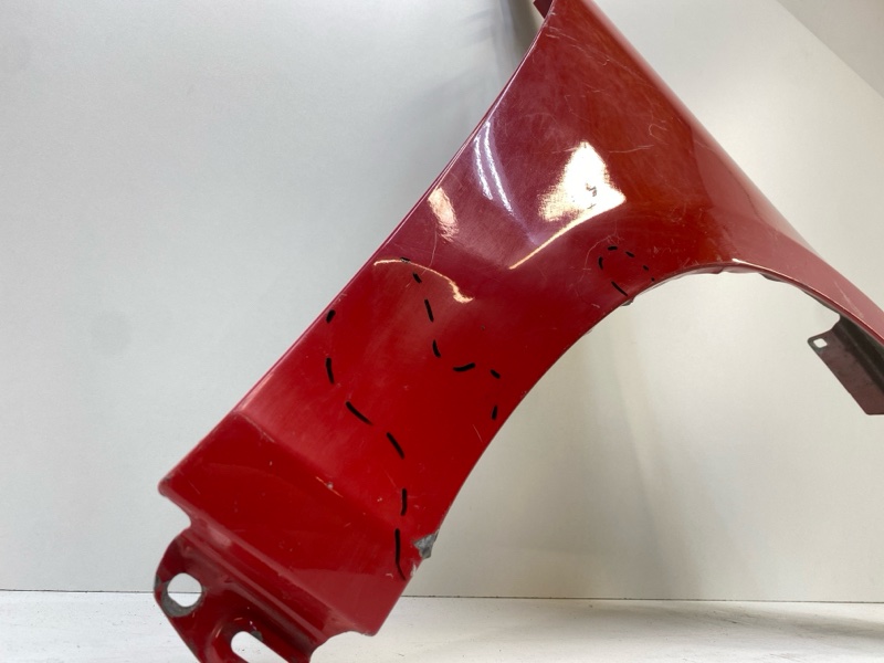 Крыло переднее правое