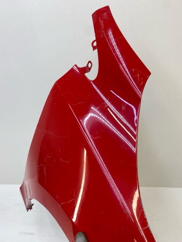 Крыло переднее правое