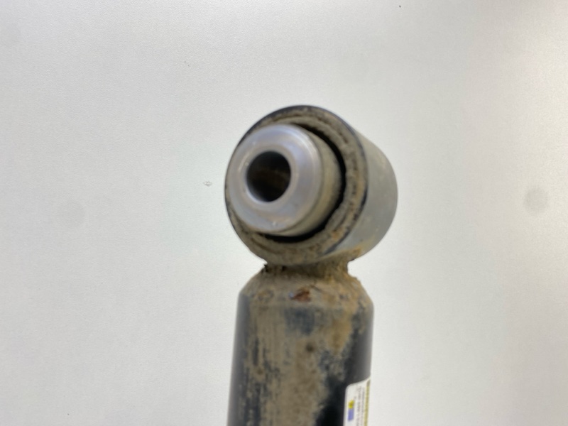 Амортизатор задний левый