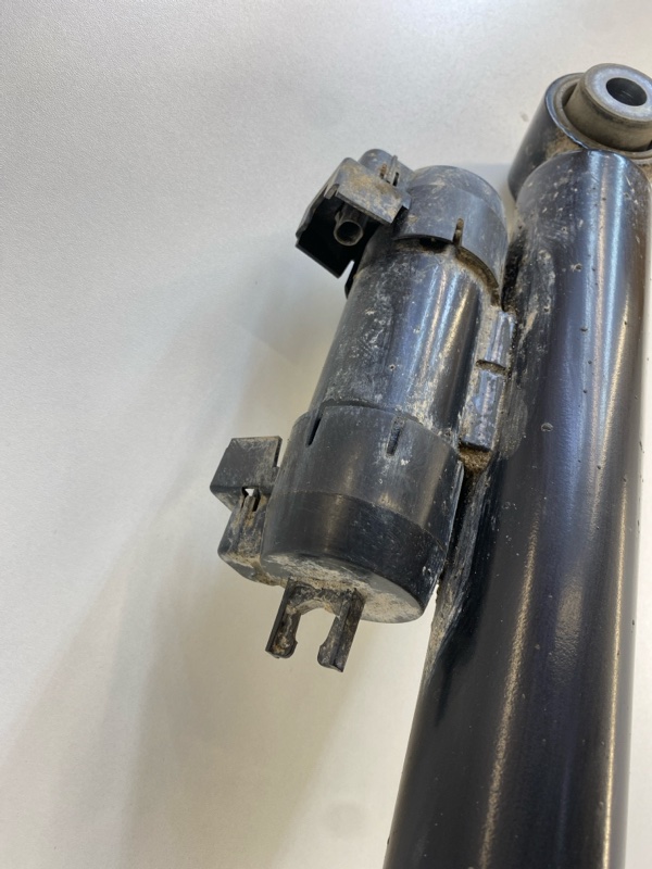 Амортизатор задний правый