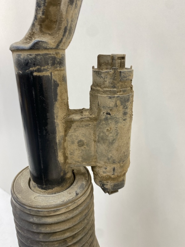 Амортизатор передний правый