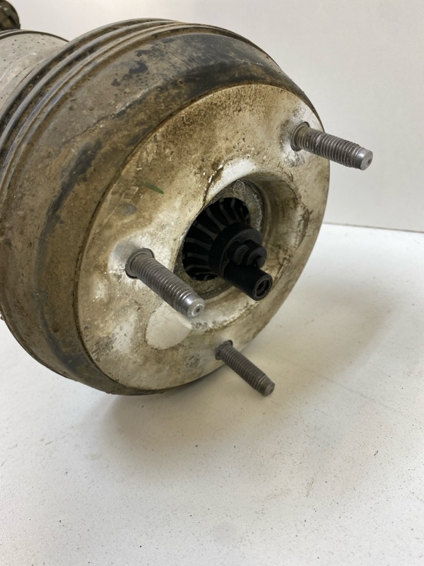 Амортизатор передний правый