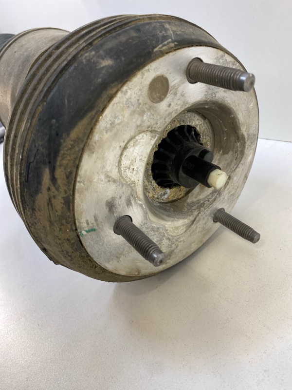 Амортизатор передний левый