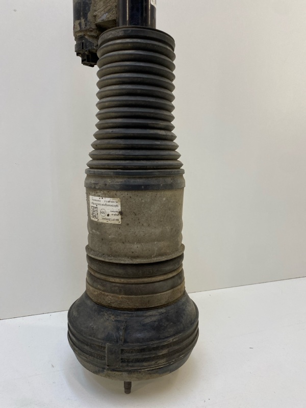 Амортизатор передний левый