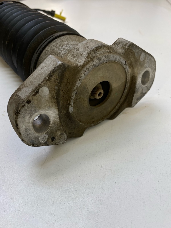 Амортизатор задний правый