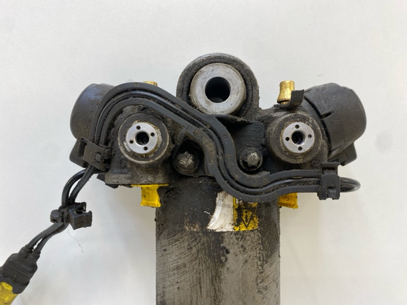 Амортизатор задний правый