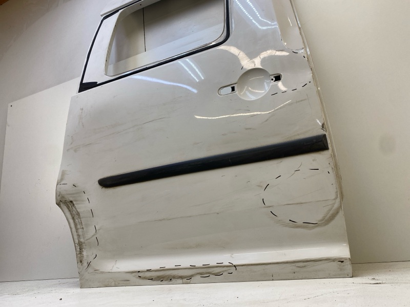 Дверь задняя правая