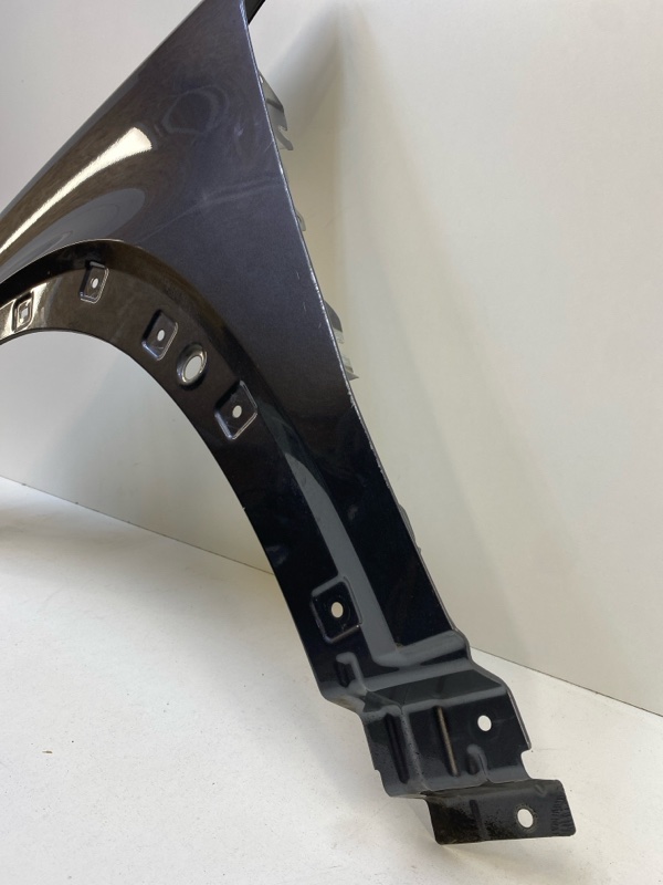 Крыло переднее левое