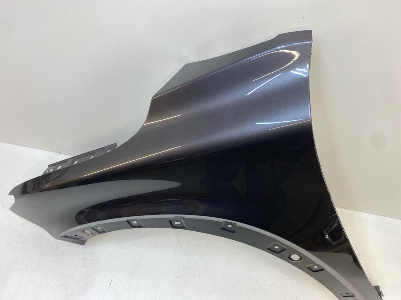 Крыло переднее левое