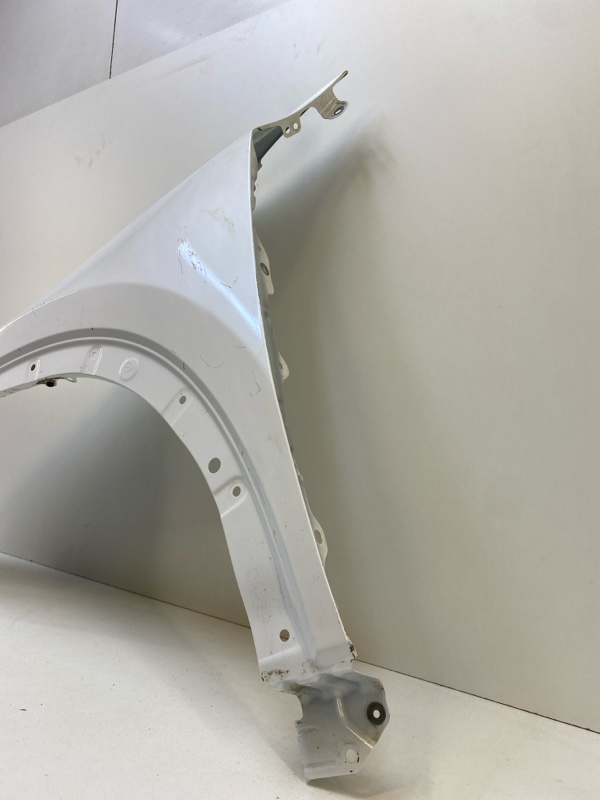 Крыло переднее левое