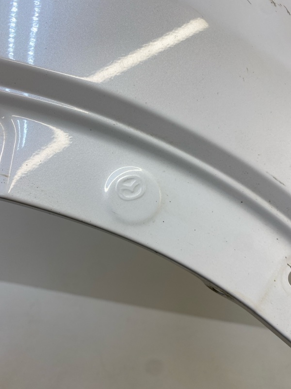 Крыло переднее левое