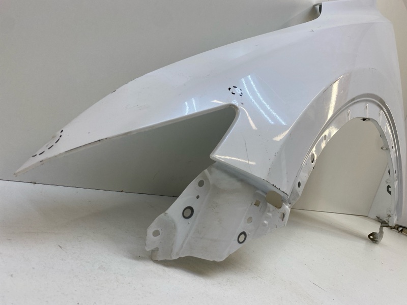 Крыло переднее левое