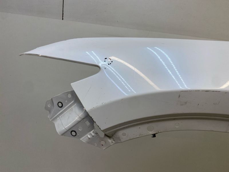 Крыло переднее левое