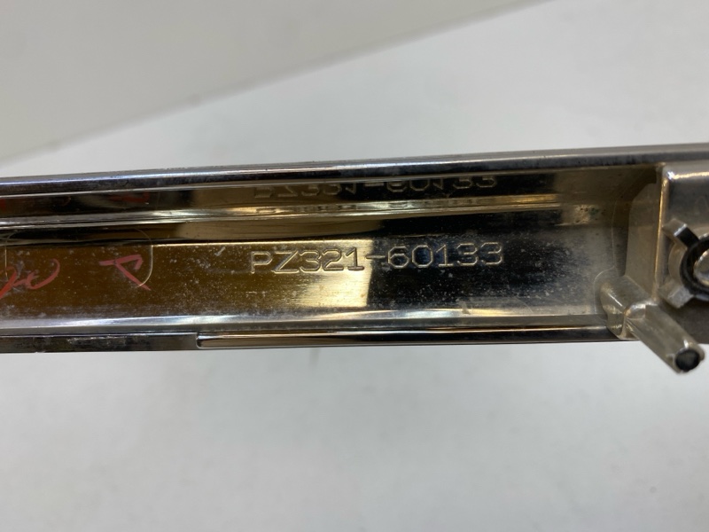 Молдинг переднего бампера