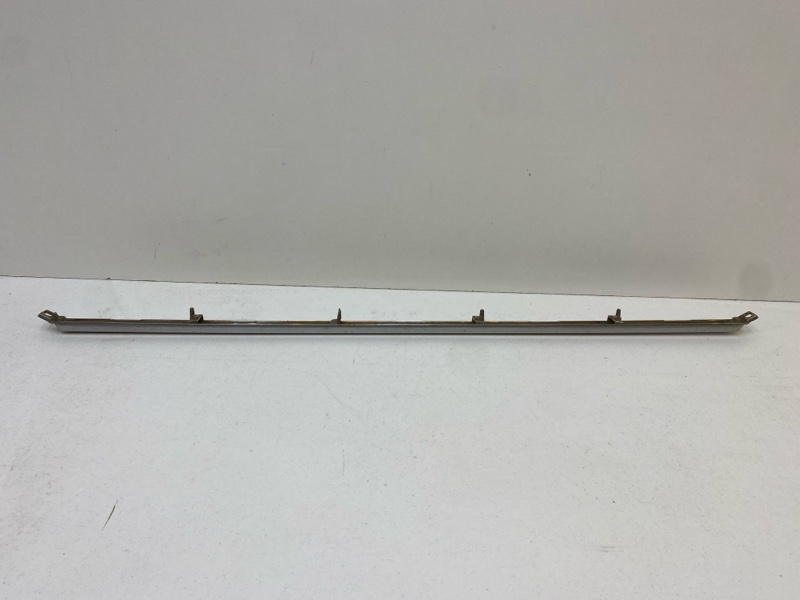 Молдинг переднего бампера