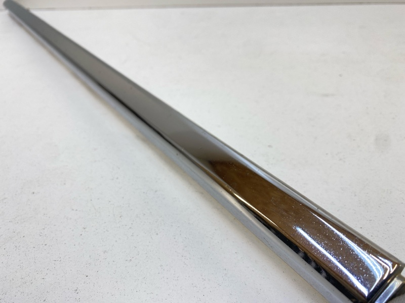 Молдинг переднего бампера