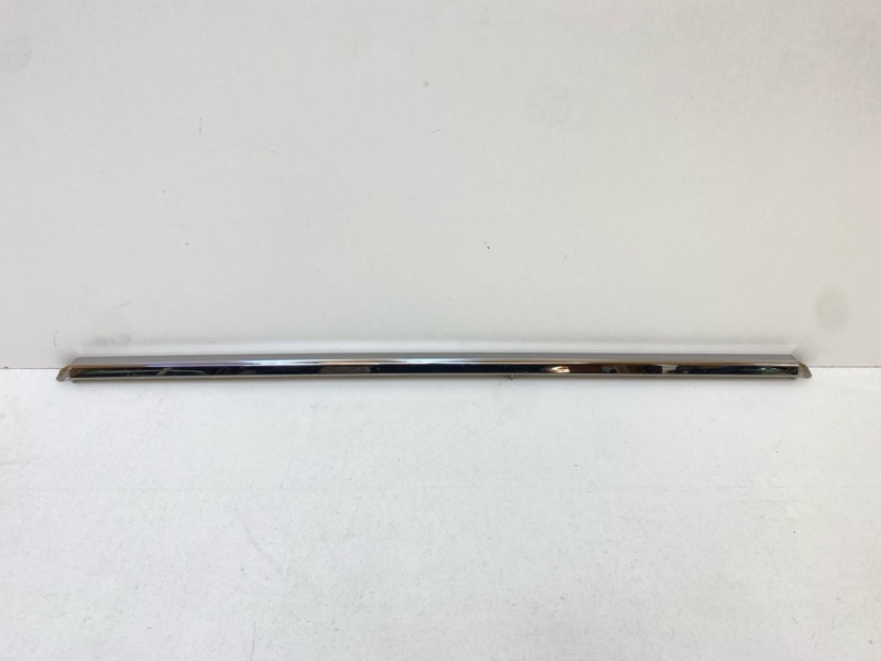 Молдинг переднего бампера