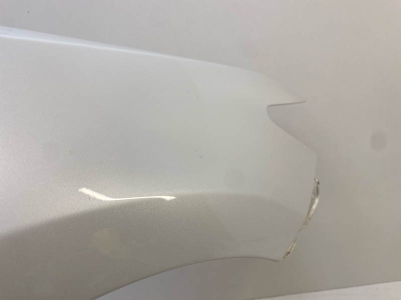 Крыло переднее правое