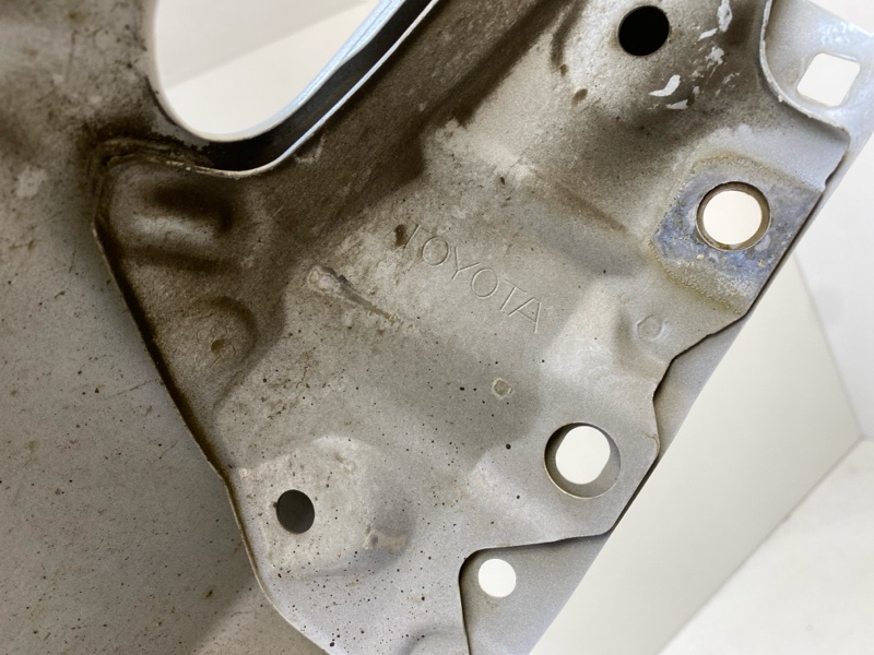 Крыло переднее правое