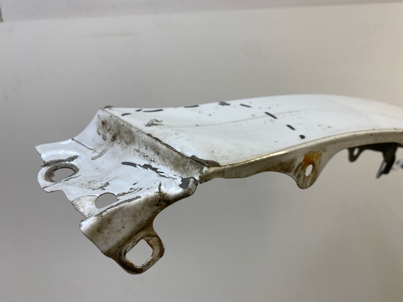 Крыло переднее правое