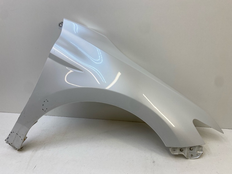 Крыло переднее правое