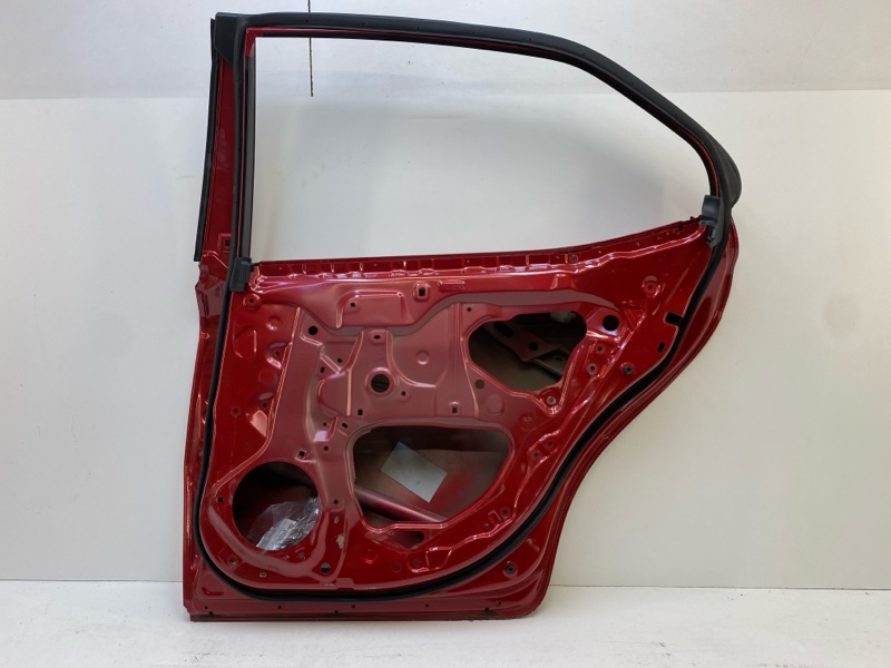 Дверь задняя правая
