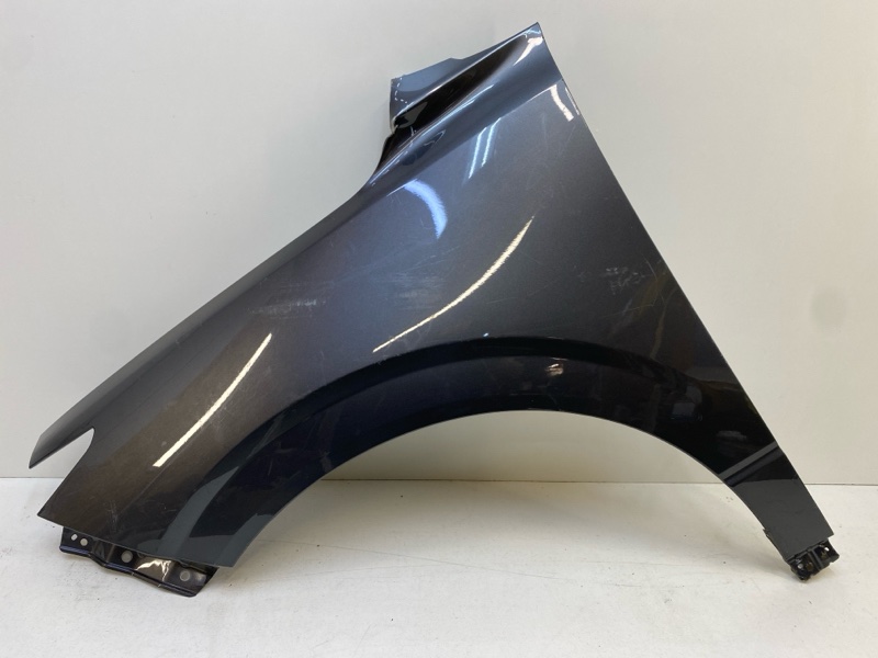 Крыло переднее левое