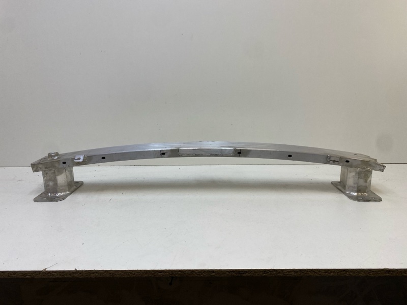 Усилитель переднего бампера