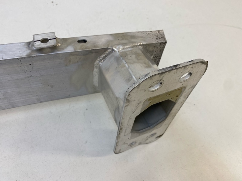 Усилитель переднего бампера