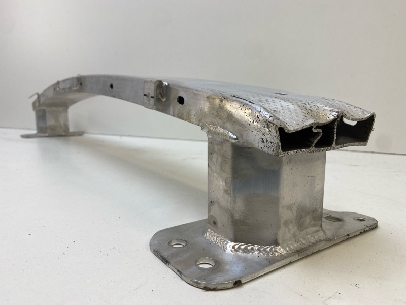 Усилитель переднего бампера